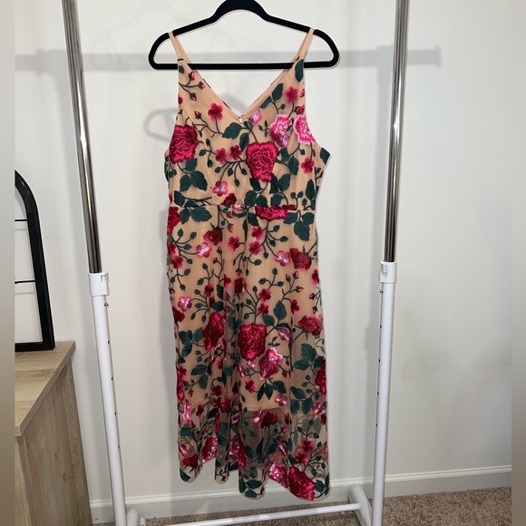 Sam Edelman V- Neck Floral Prom wedding guest Women’s 12 embroidered midi dress - Picture 2 of 7